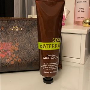 do’TERRA DETOXIFYING MUD MASK